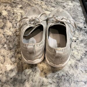 Nfinity flyte cheer shoes
